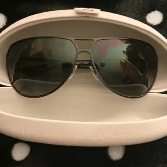 Diesel Aviators Black Sunglasses w/white case USED LIKE NEW MINOR SIGNS OF WEAR!